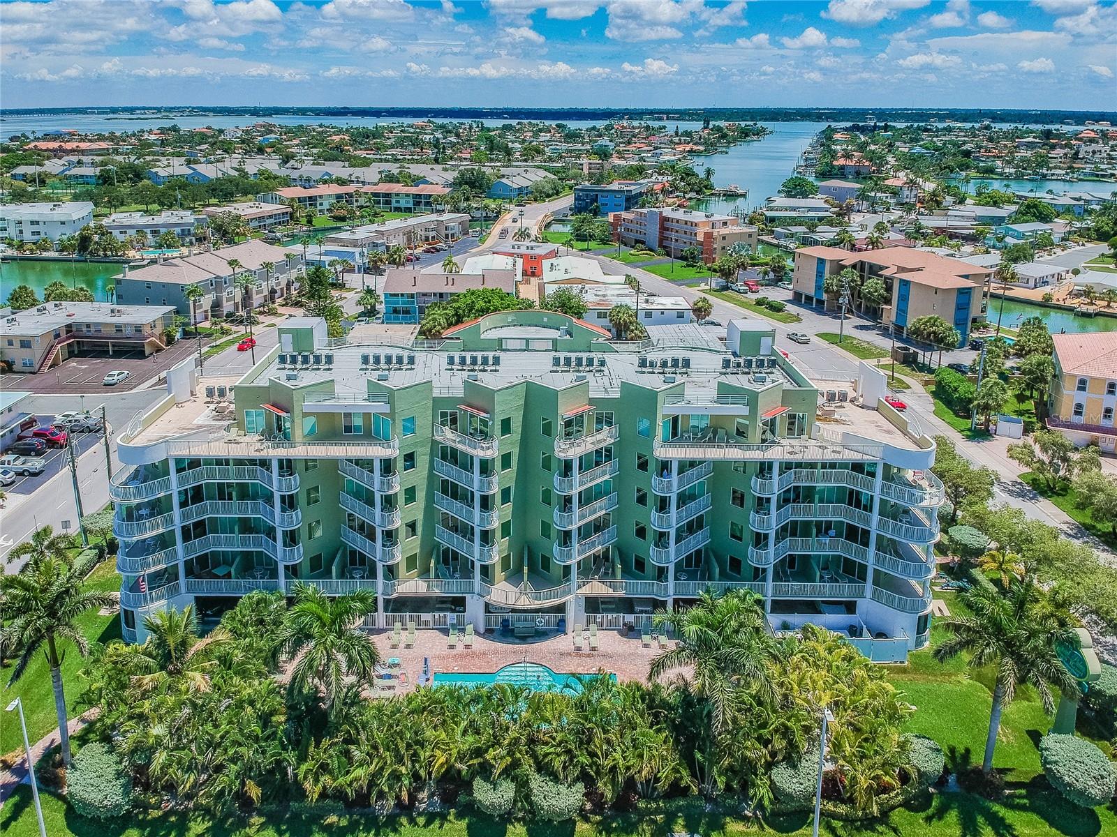 Listing photo id 45 for 11605 Gulf Boulevard 507