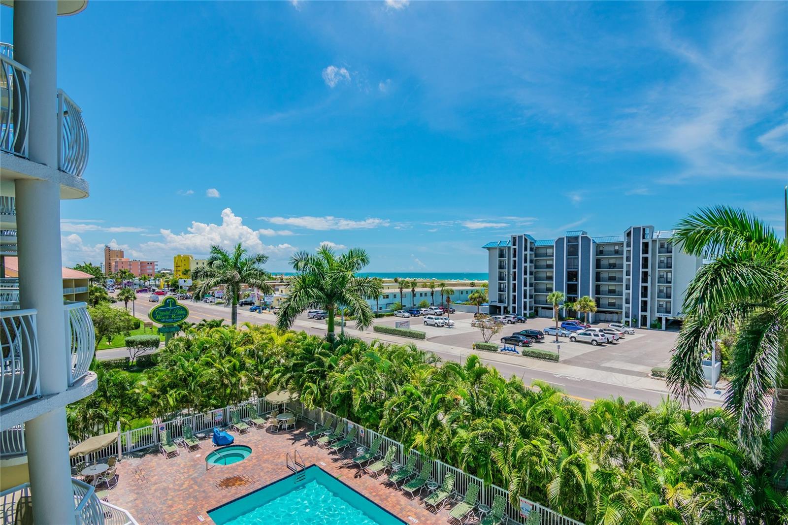 Listing photo id 52 for 11605 Gulf Boulevard 507