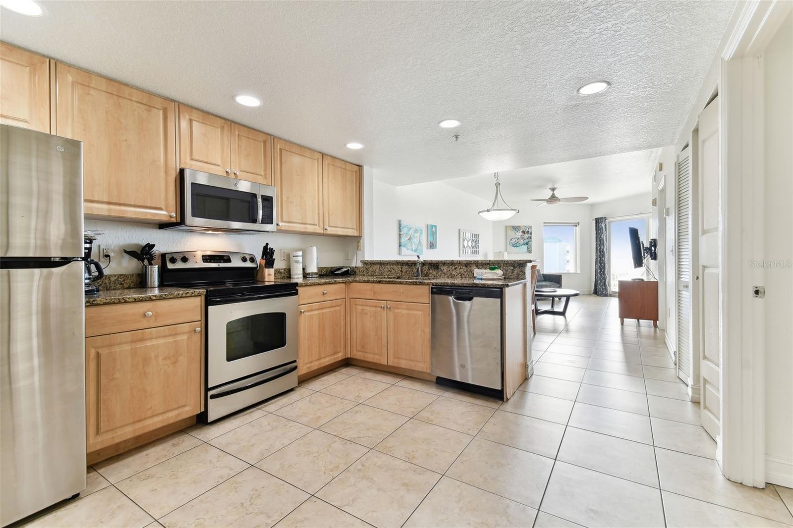 Listing photo id 7 for 11605 Gulf Boulevard 507