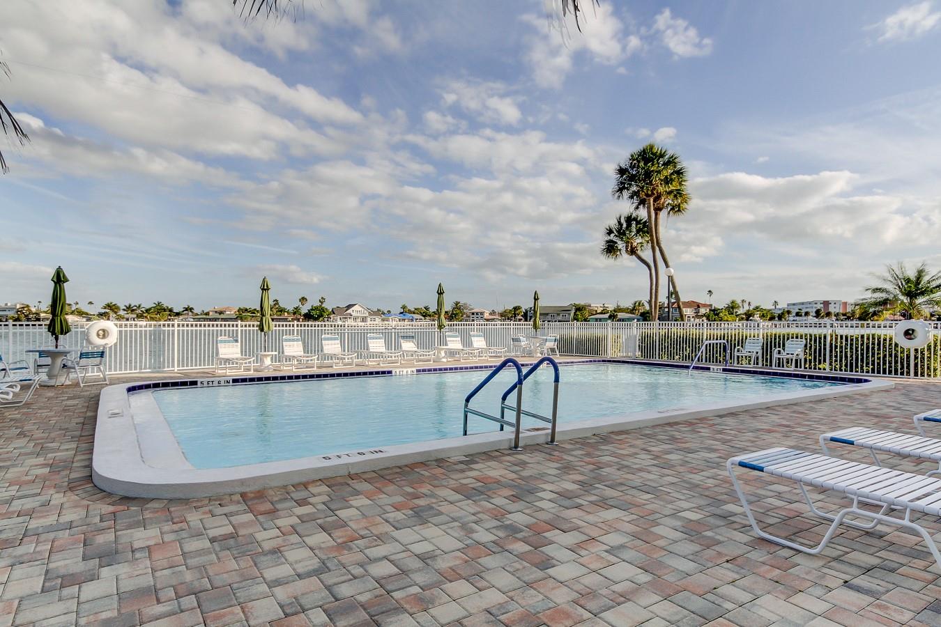 Image 16 of 84 For 400 64 Avenue 1207