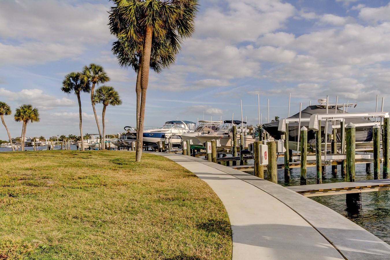 Image 18 of 84 For 400 64 Avenue 1207