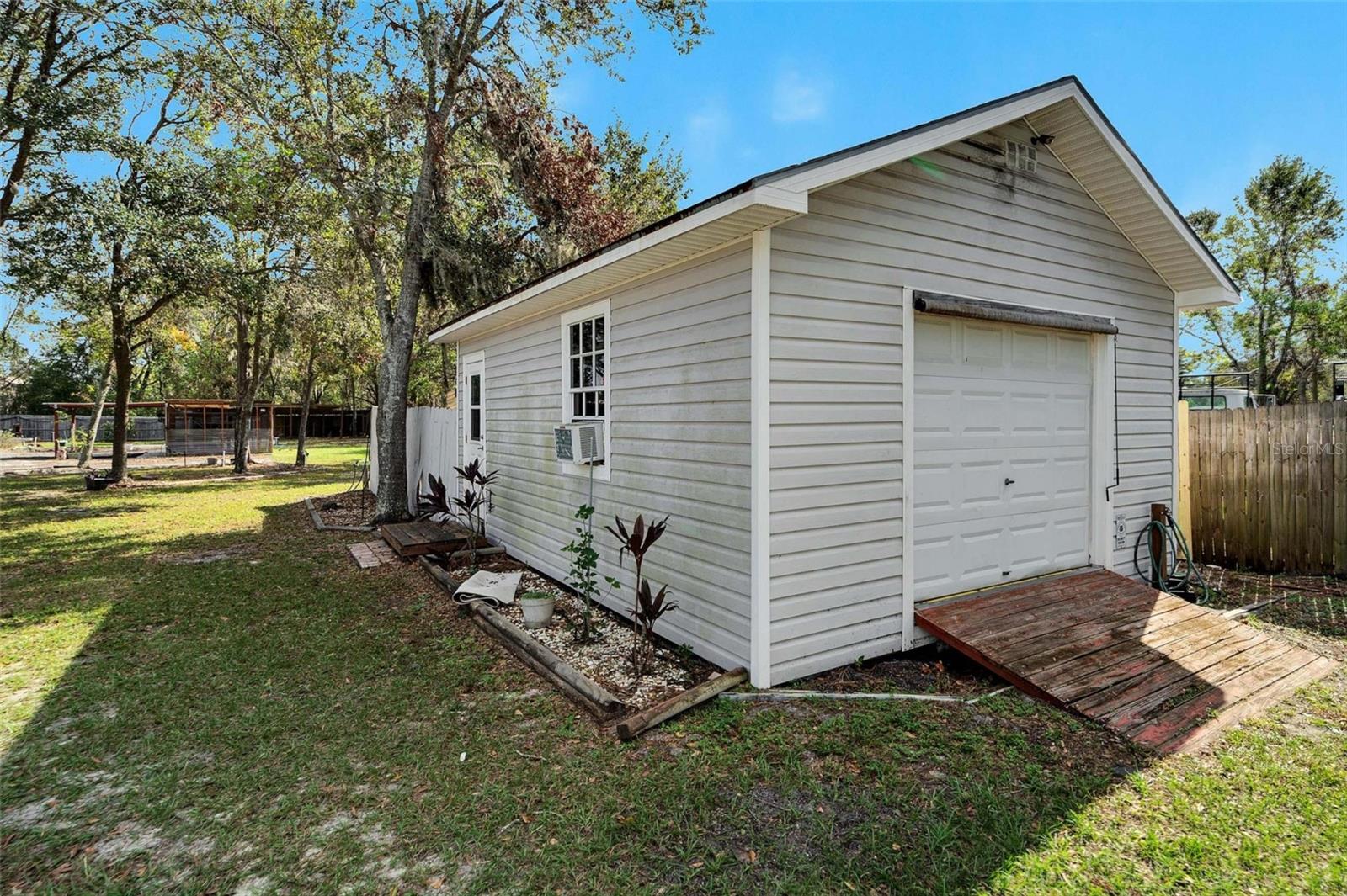 Listing photo id 52 for 11305 Sweet Bay Court