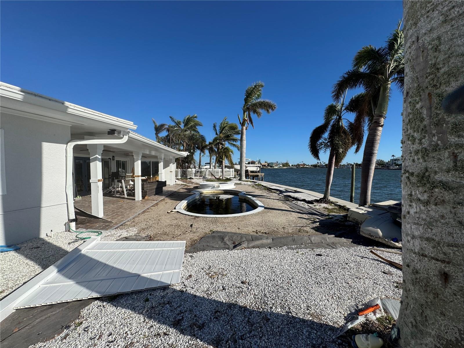 Listing photo id 14 for 803 Bay Point Drive