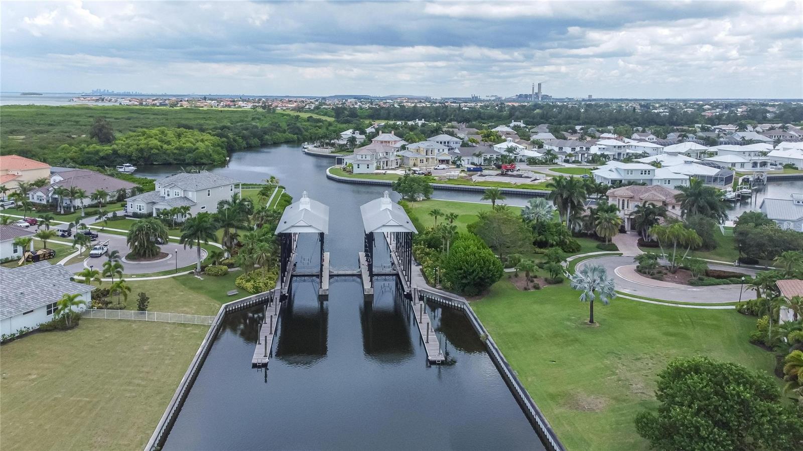 Listing photo id 70 for 721 Manns Harbor Drive