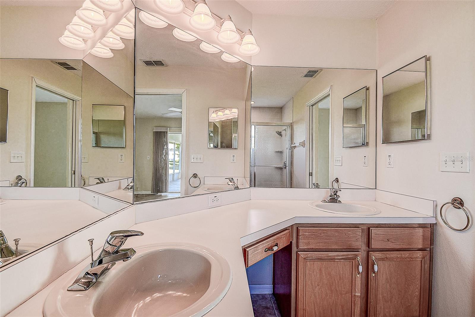 Listing photo id 16 for 29417 Caddyshack Lane