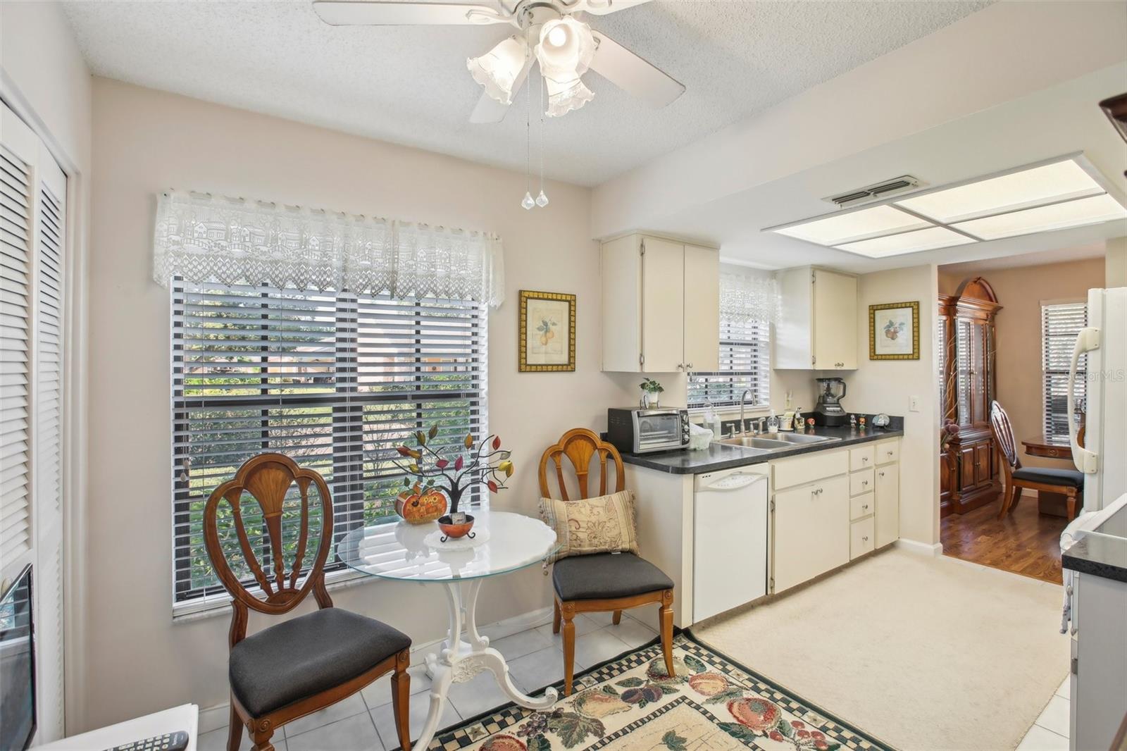 Listing photo id 10 for 9302 Trowbridge Court