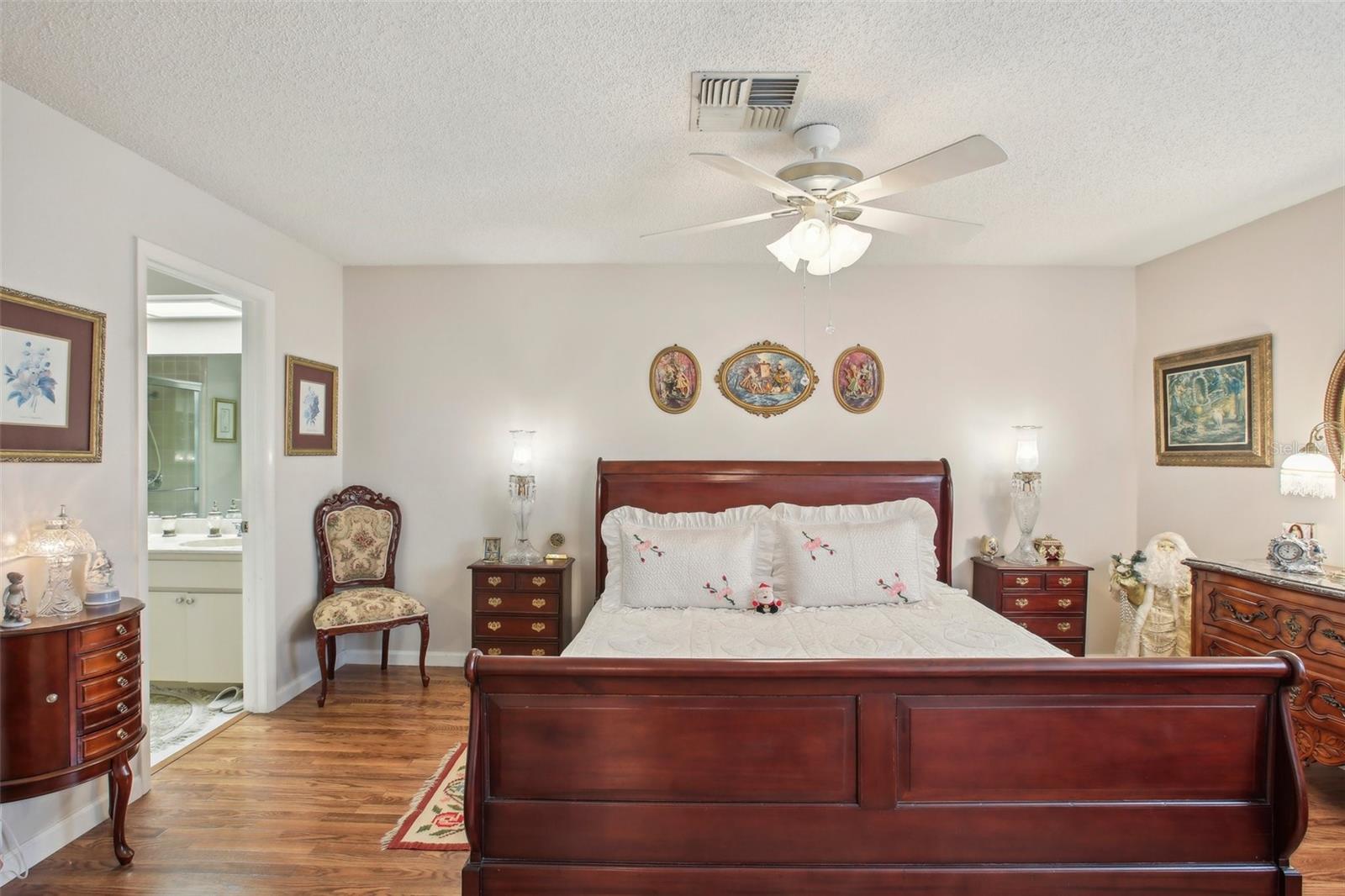 Listing photo id 18 for 9302 Trowbridge Court