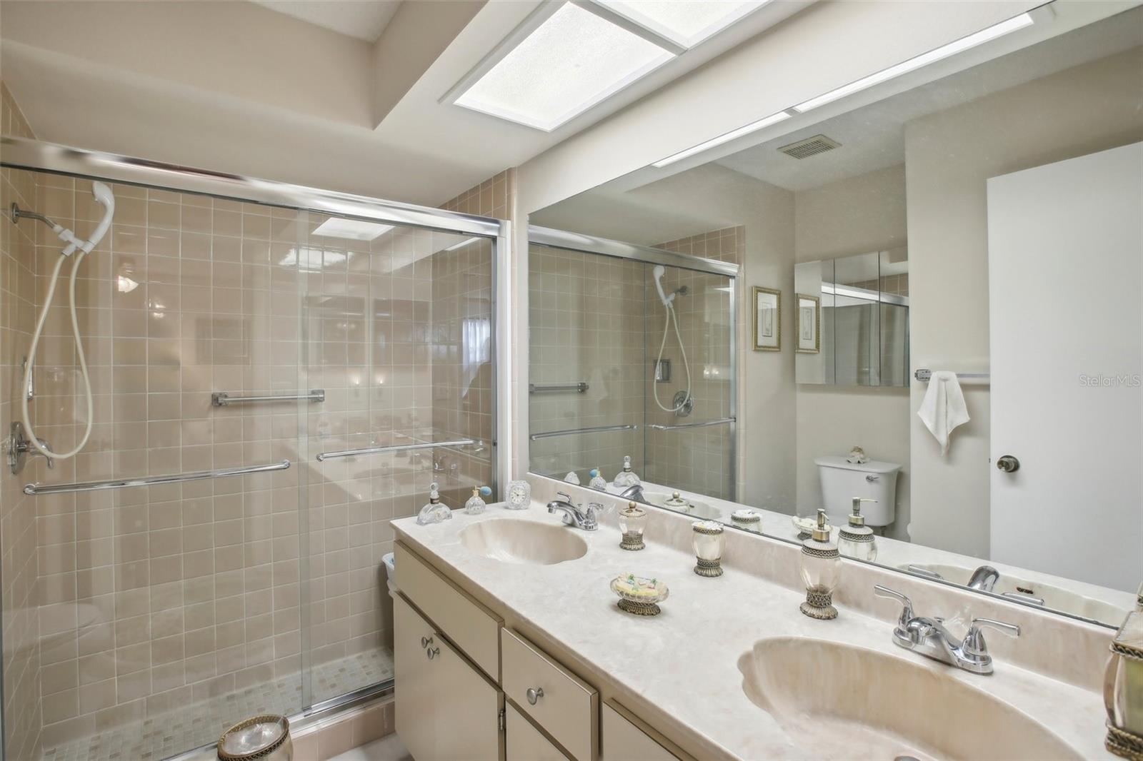 Listing photo id 20 for 9302 Trowbridge Court