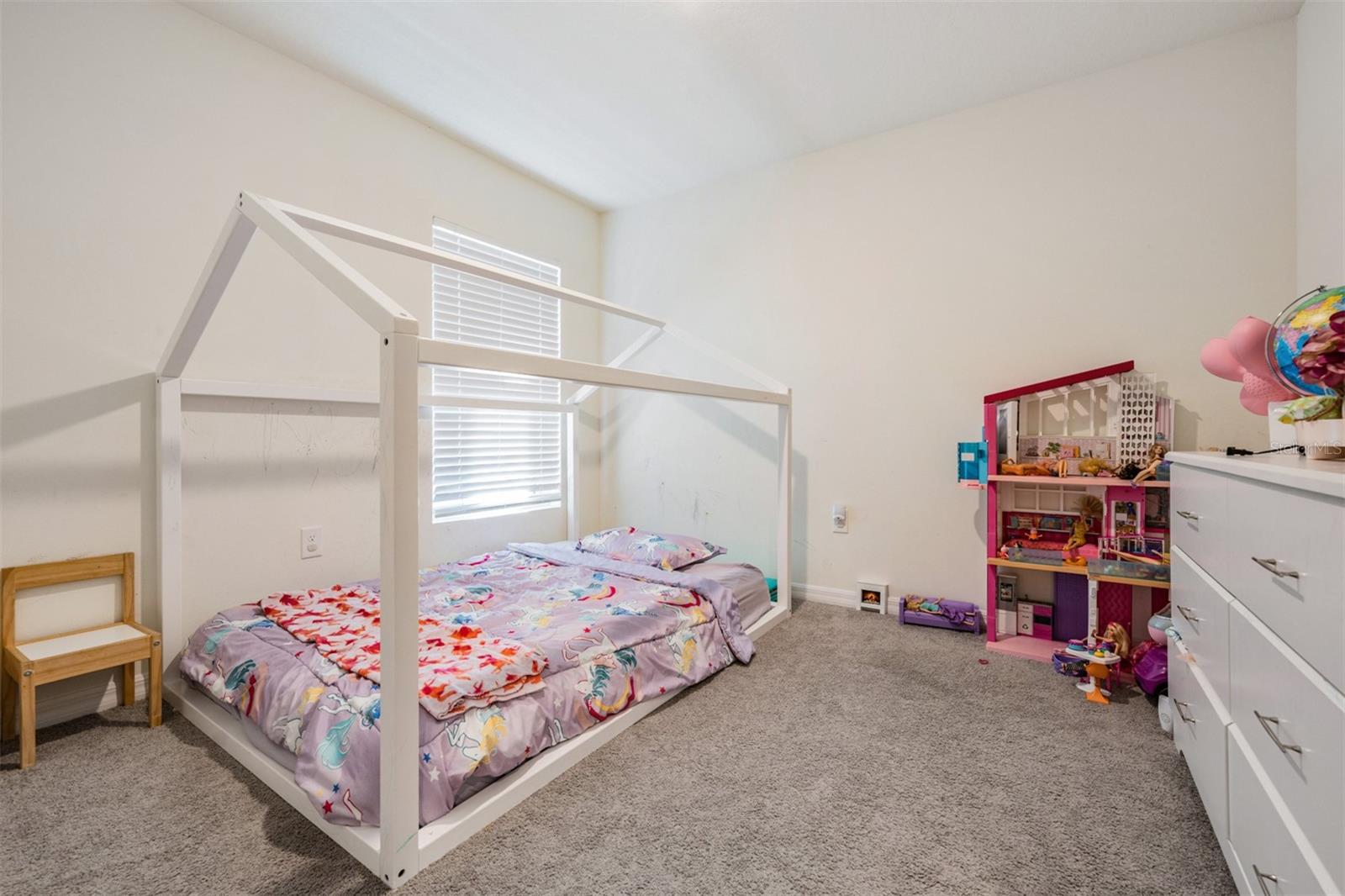 Listing photo id 8 for 16838 Delia Street