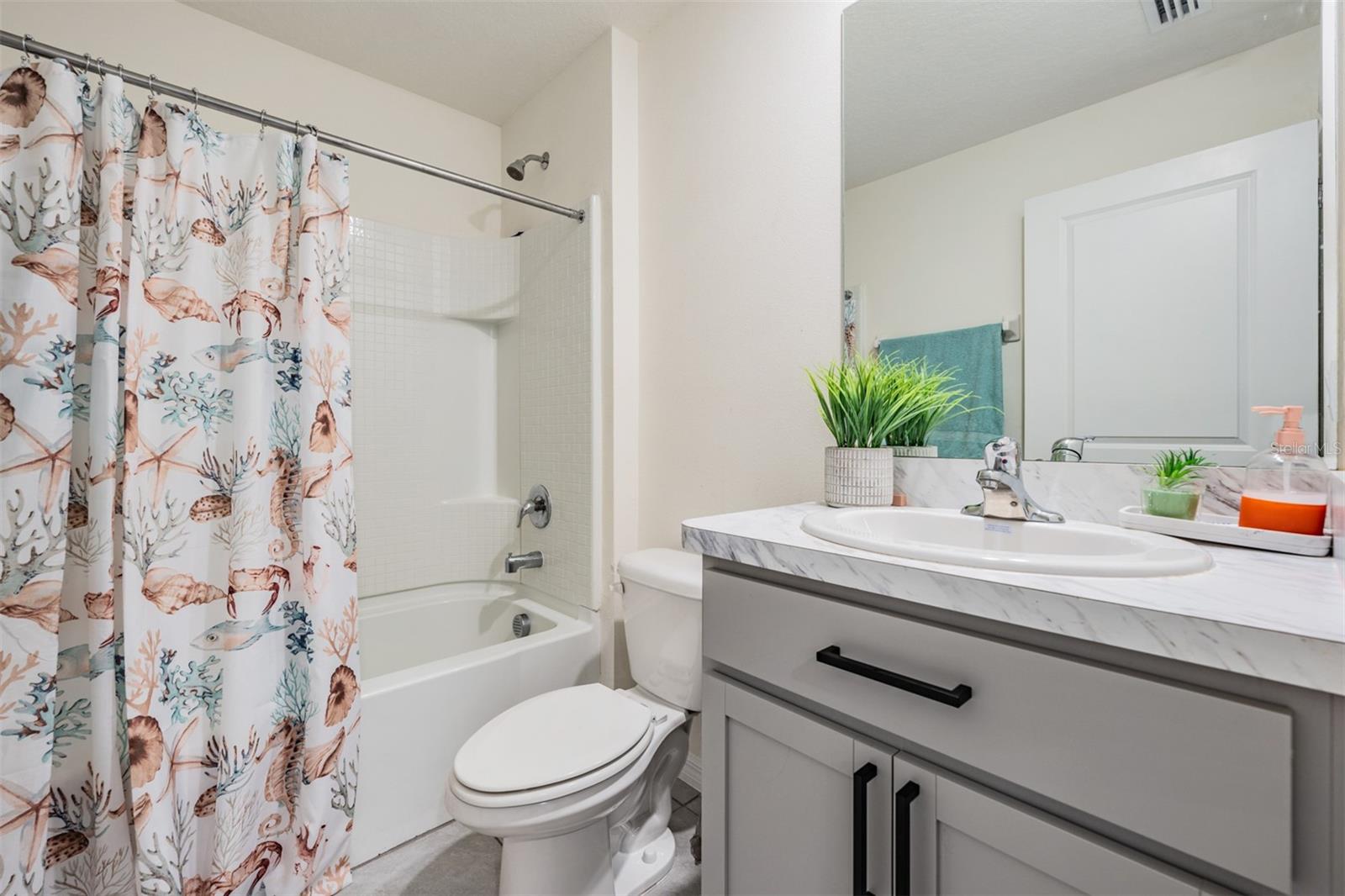 Listing photo id 9 for 16838 Delia Street