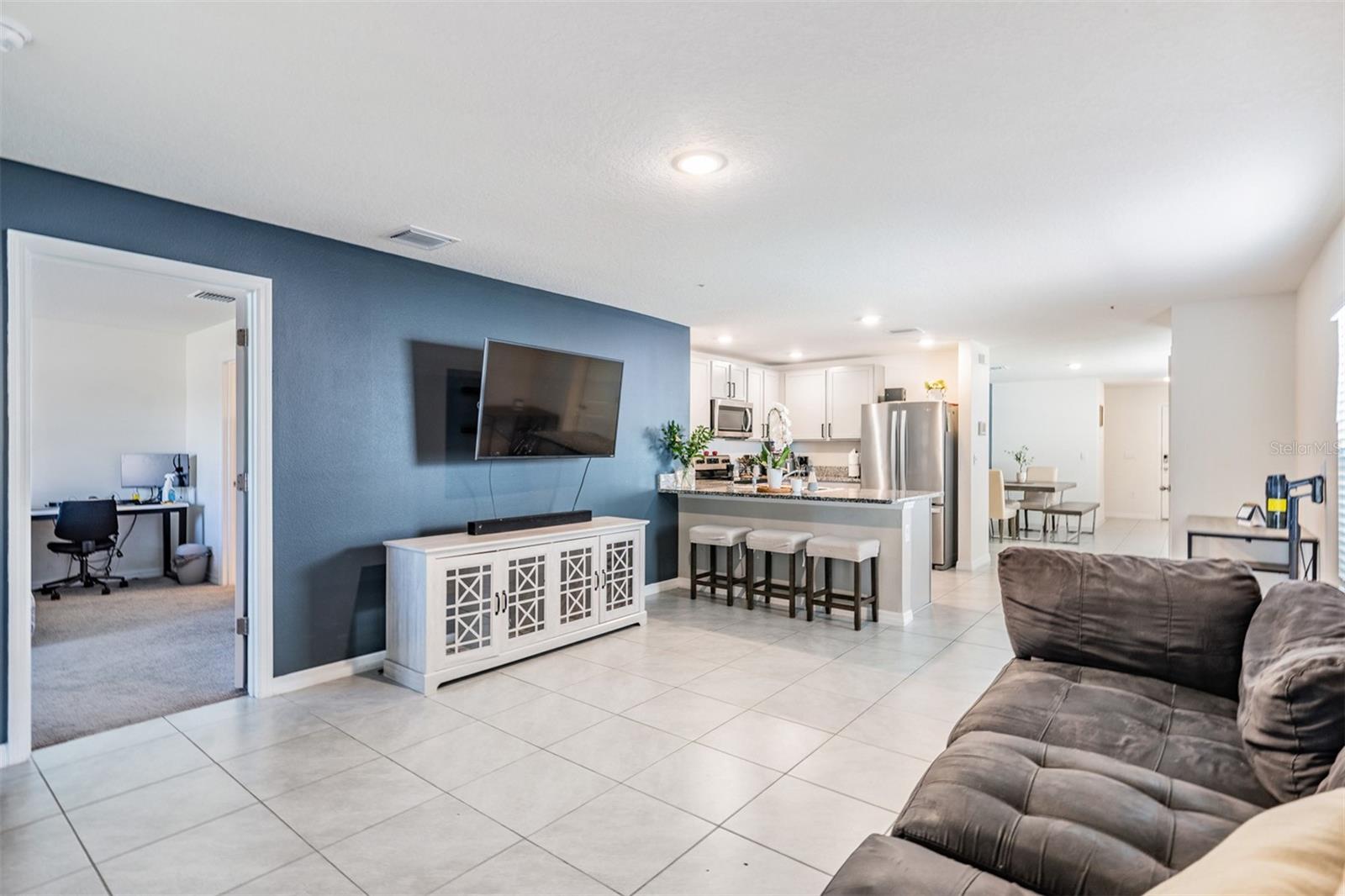 Listing photo id 12 for 16838 Delia Street