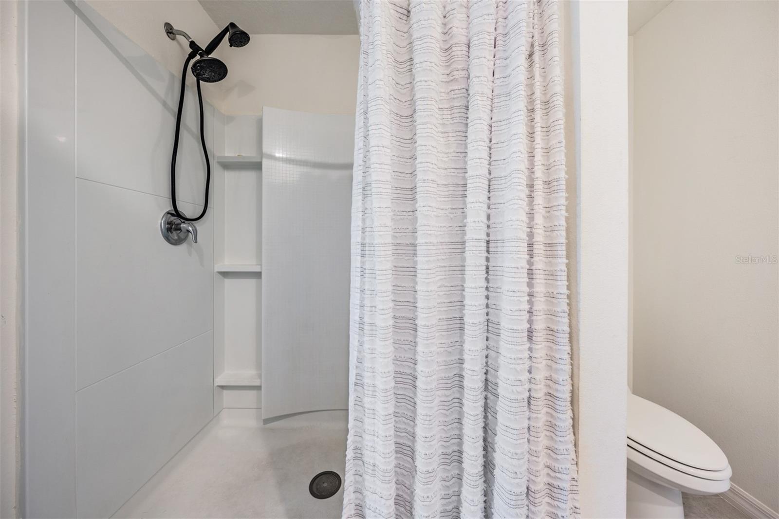 Listing photo id 19 for 16838 Delia Street
