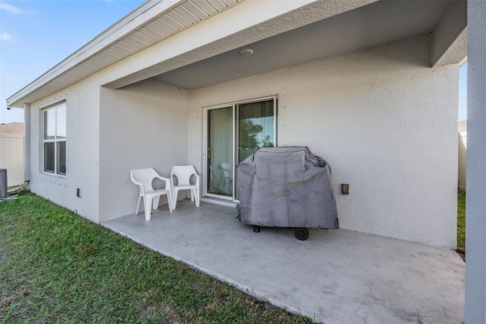 Listing photo id 21 for 16838 Delia Street
