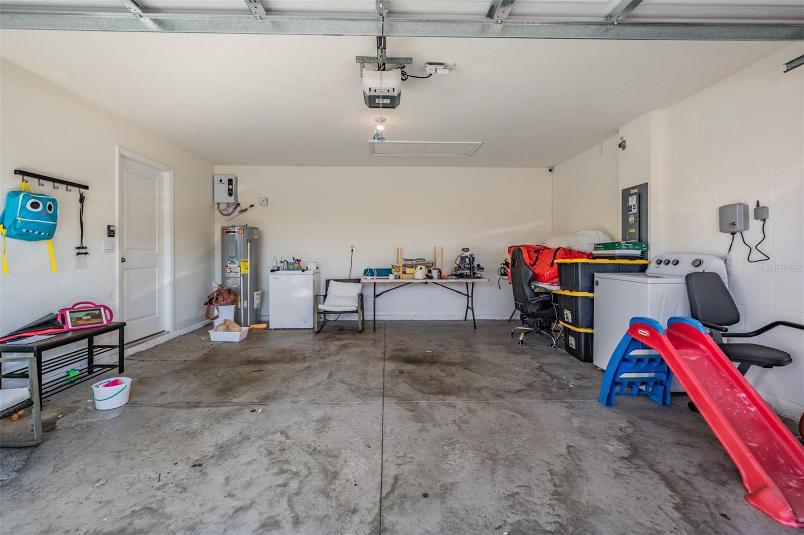 Listing photo id 24 for 16838 Delia Street