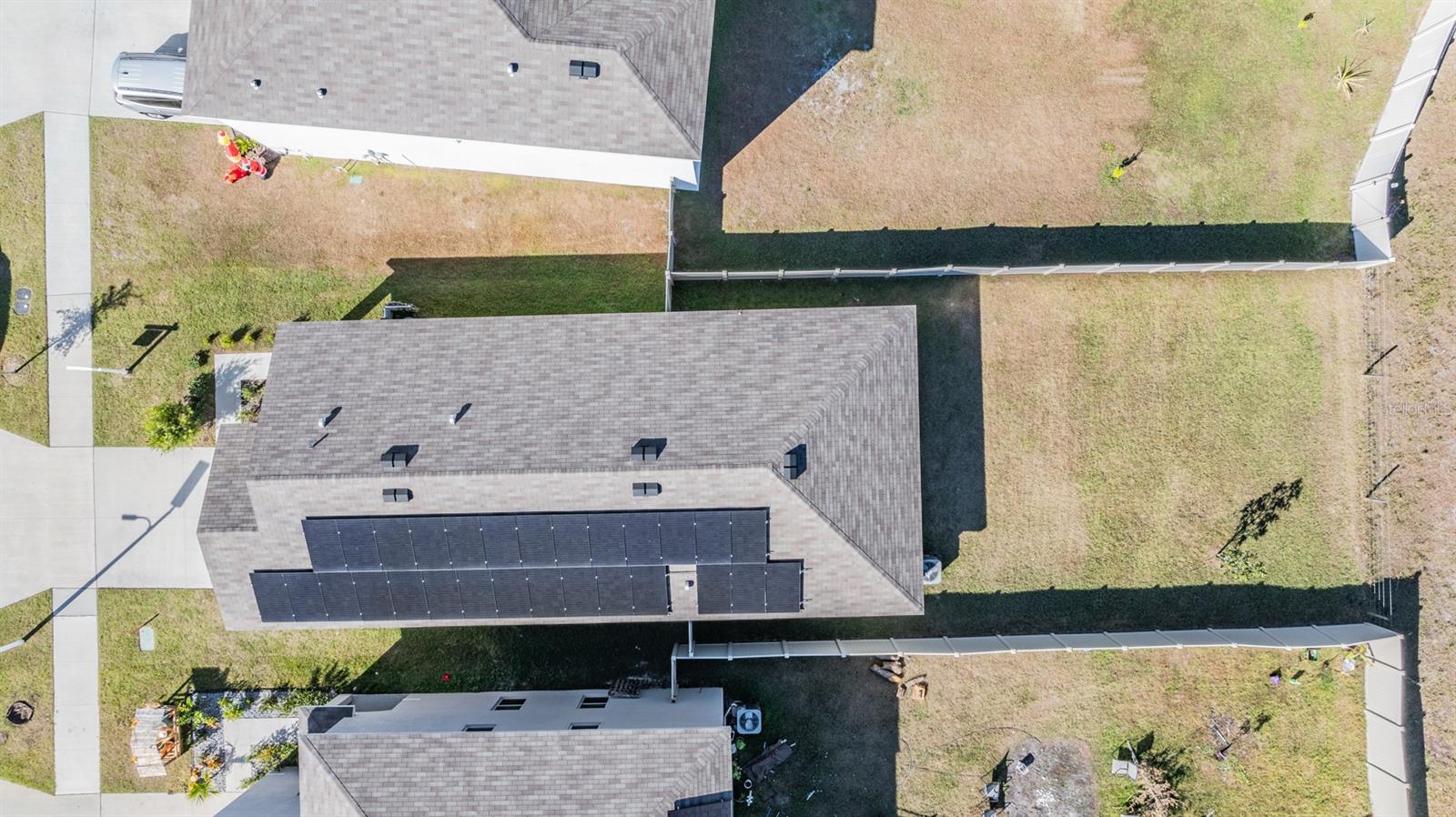 Listing photo id 25 for 16838 Delia Street