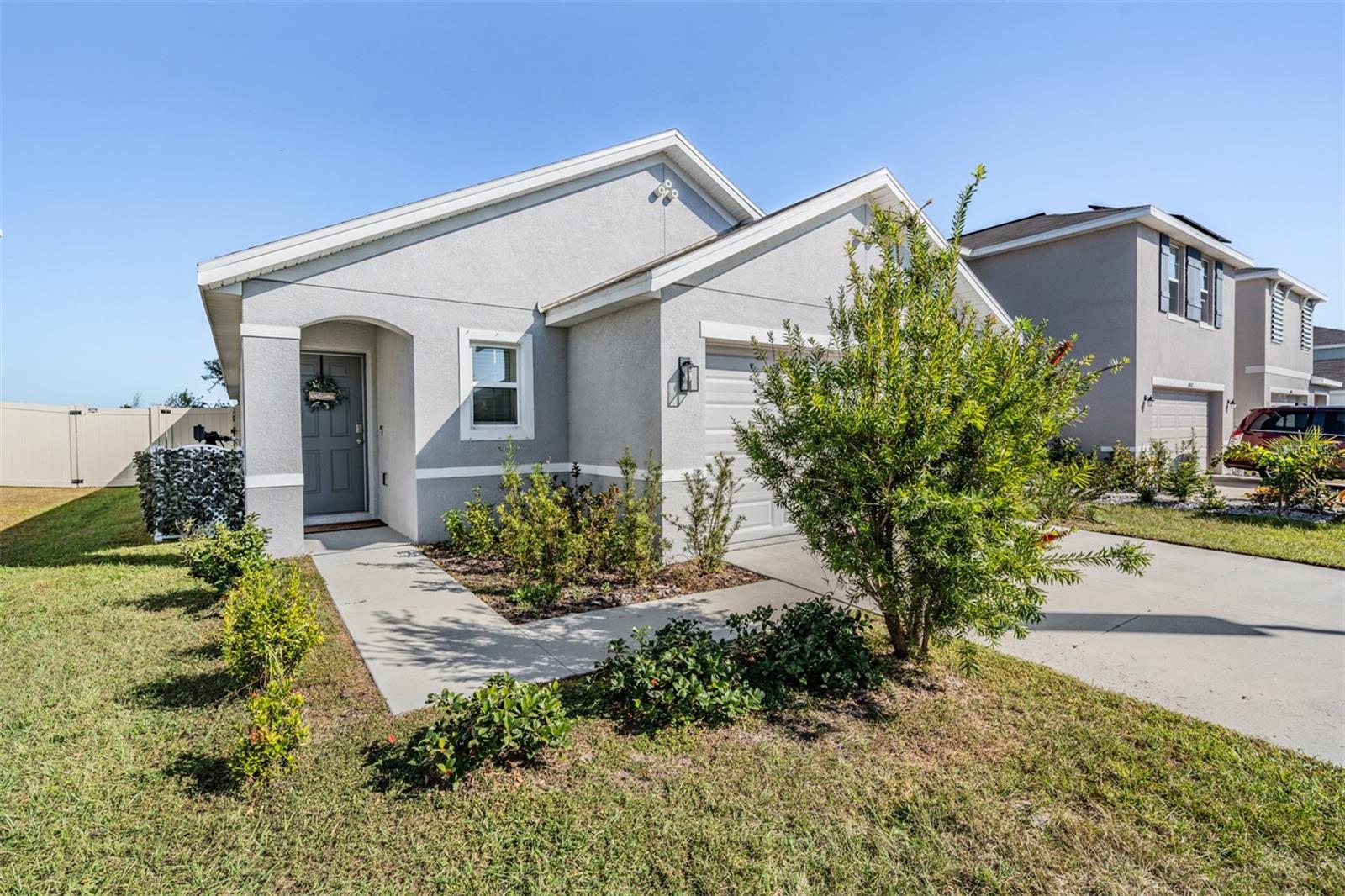 Listing photo id 26 for 16838 Delia Street