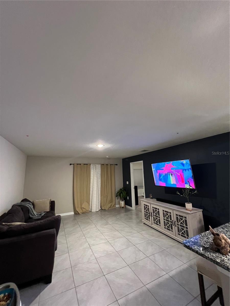 Listing photo id 1 for 16838 Delia Street