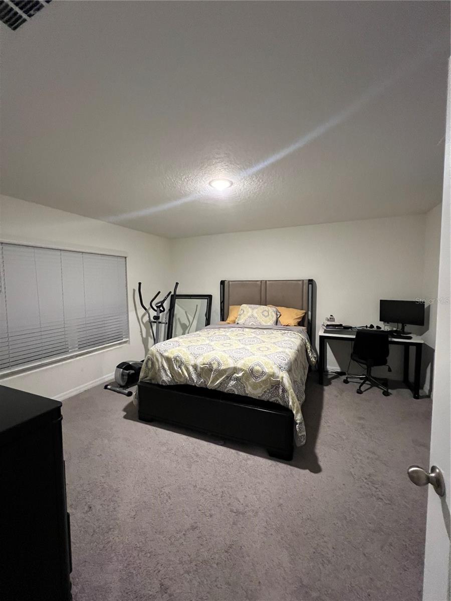 Listing photo id 3 for 16838 Delia Street