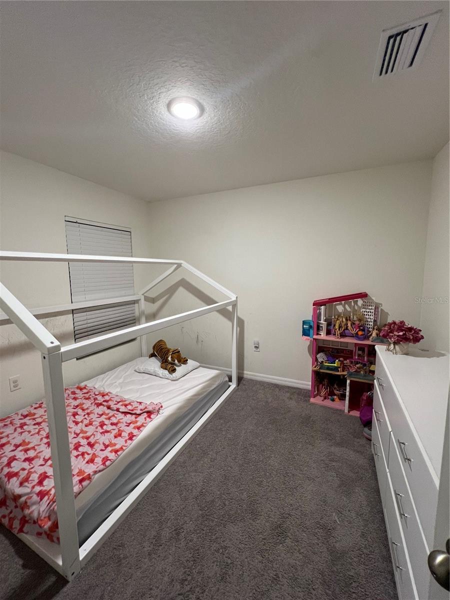 Listing photo id 5 for 16838 Delia Street