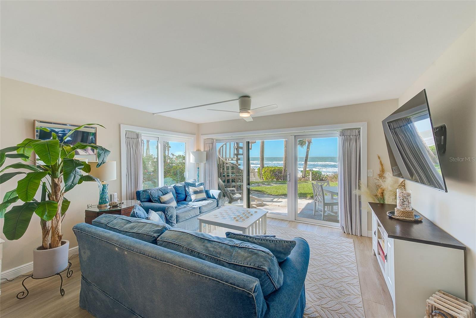 Listing photo id 9 for 2100 Gulf Boulevard 13