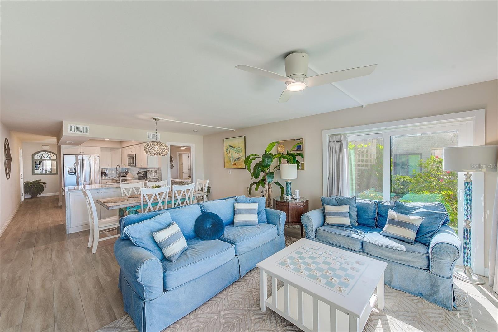 Listing photo id 12 for 2100 Gulf Boulevard 13