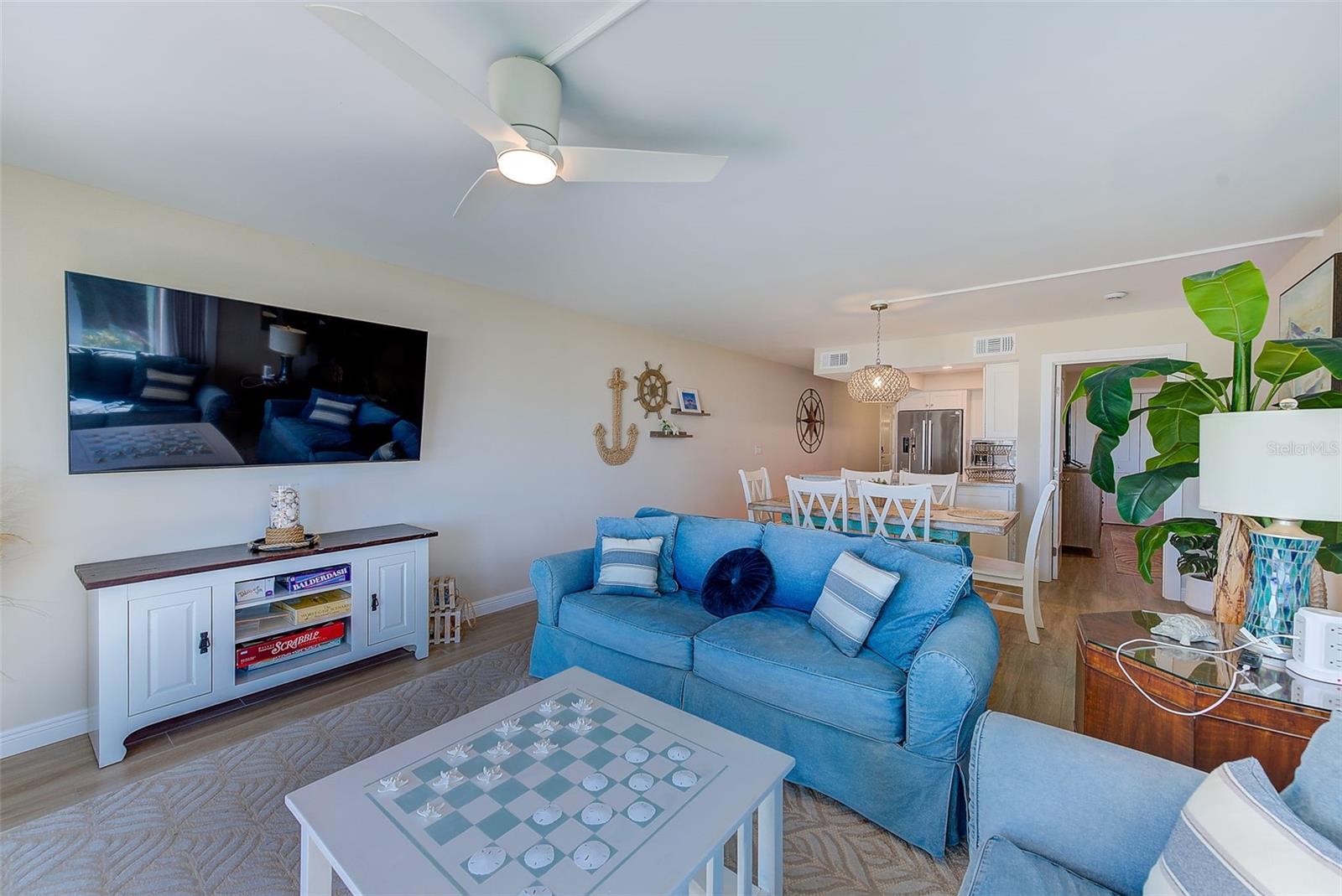 Listing photo id 13 for 2100 Gulf Boulevard 13