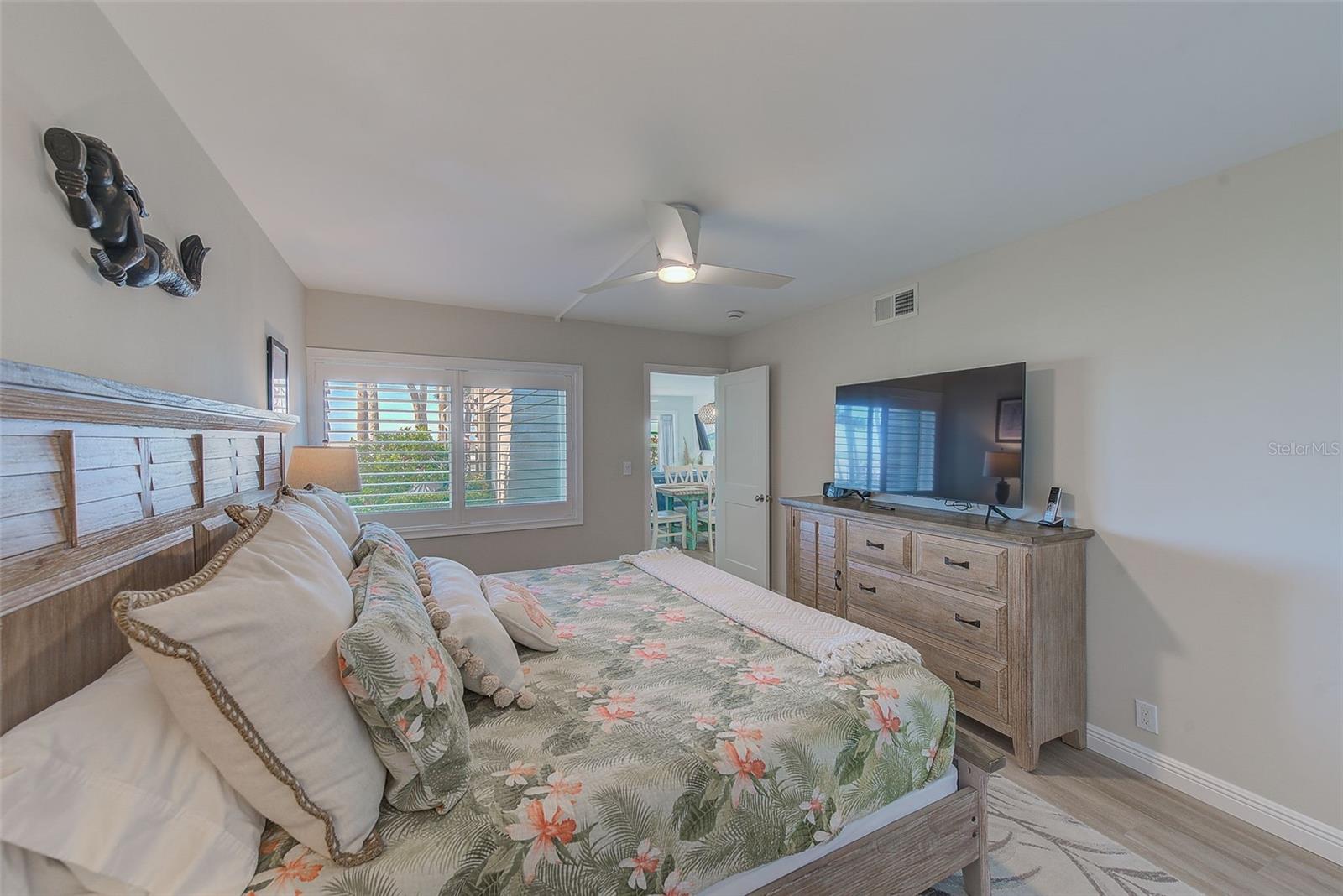 Listing photo id 14 for 2100 Gulf Boulevard 13