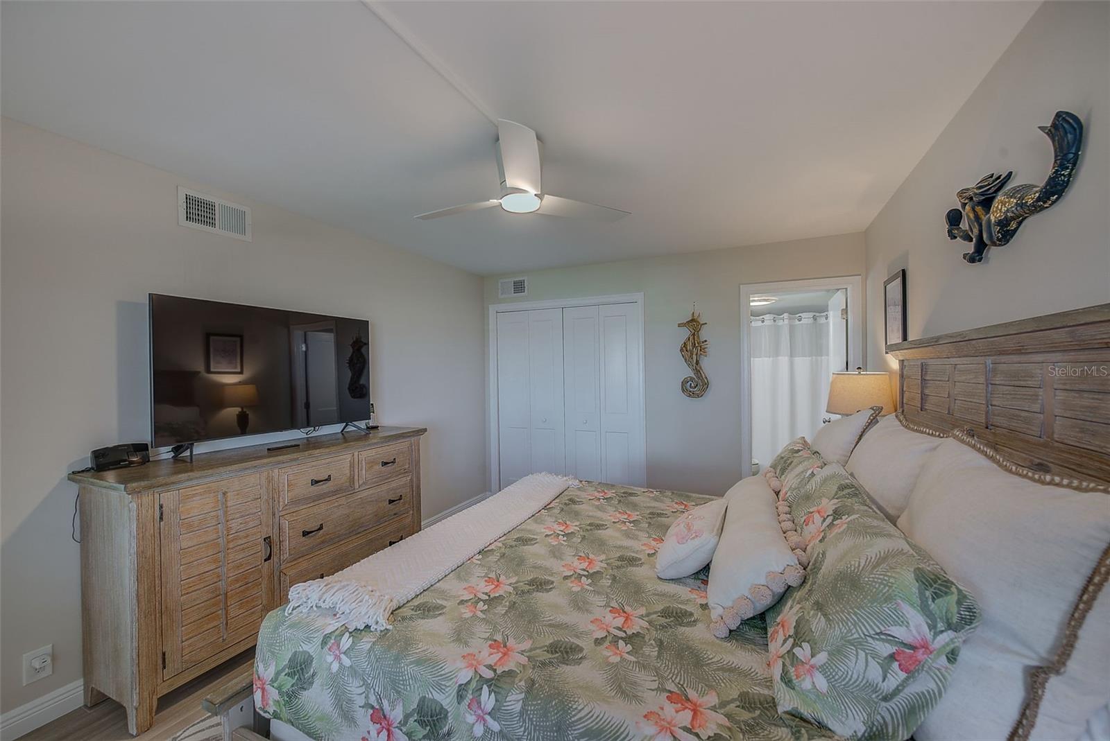 Listing photo id 15 for 2100 Gulf Boulevard 13