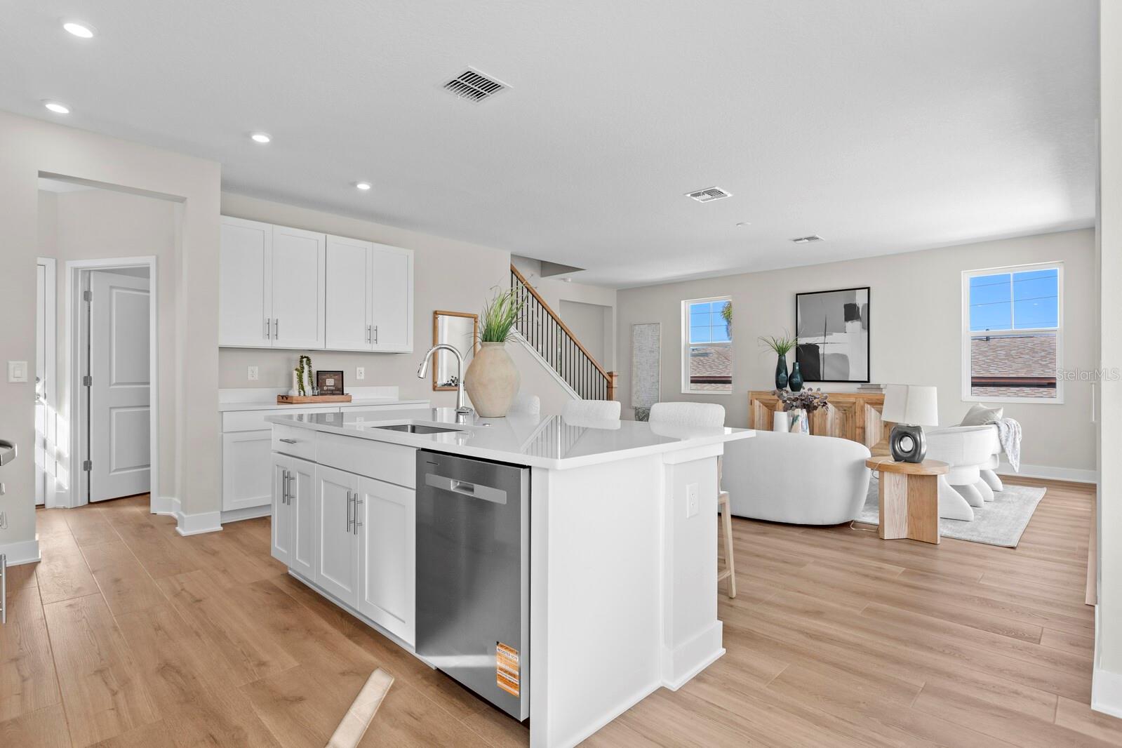 Image 5 of 7 For 4010 Huntington Street Ne