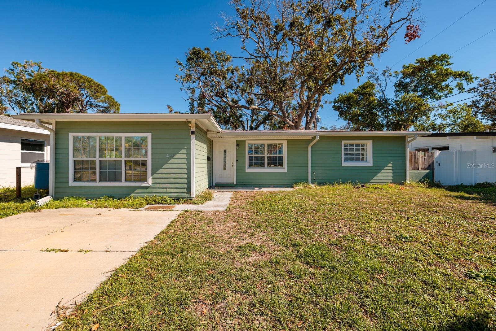 Image 4 of 20 For 4211 Shore Acres Boulevard Ne