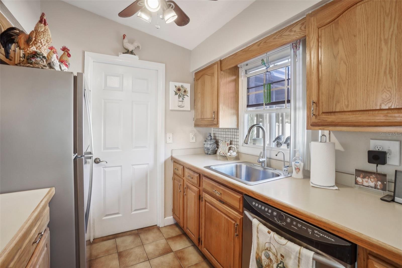 Image 10 of 43 For 401 Davison Avenue Ne