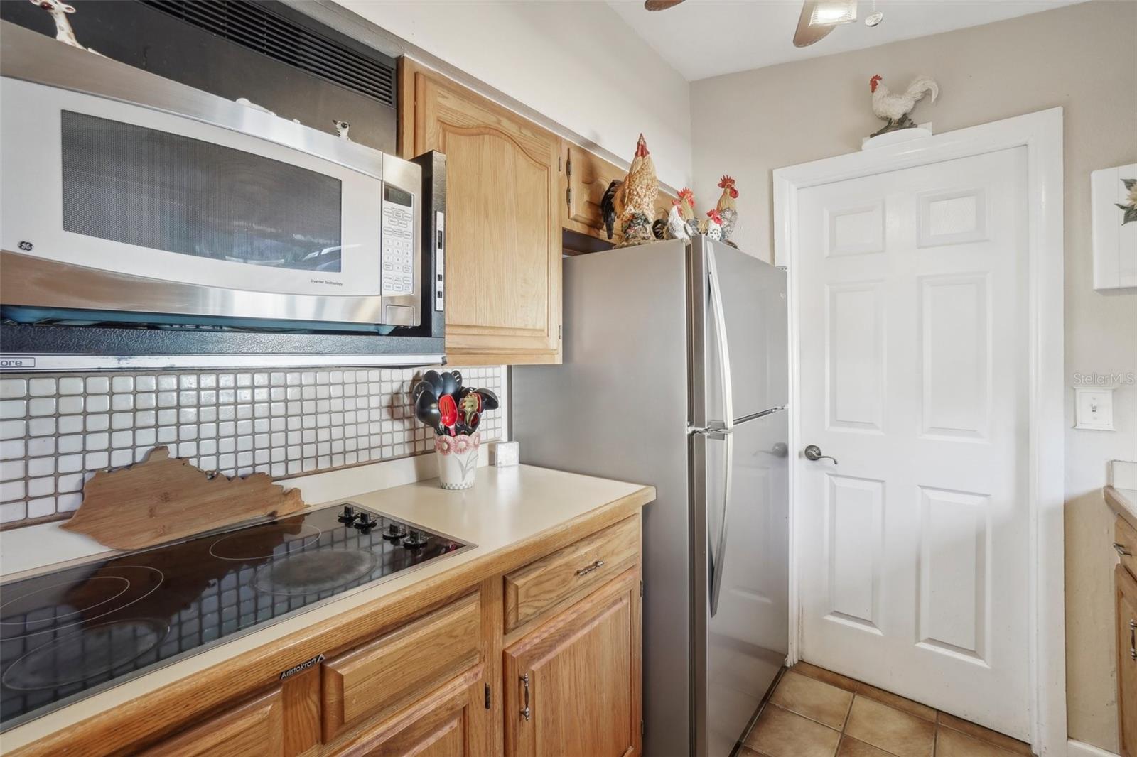 Image 11 of 43 For 401 Davison Avenue Ne