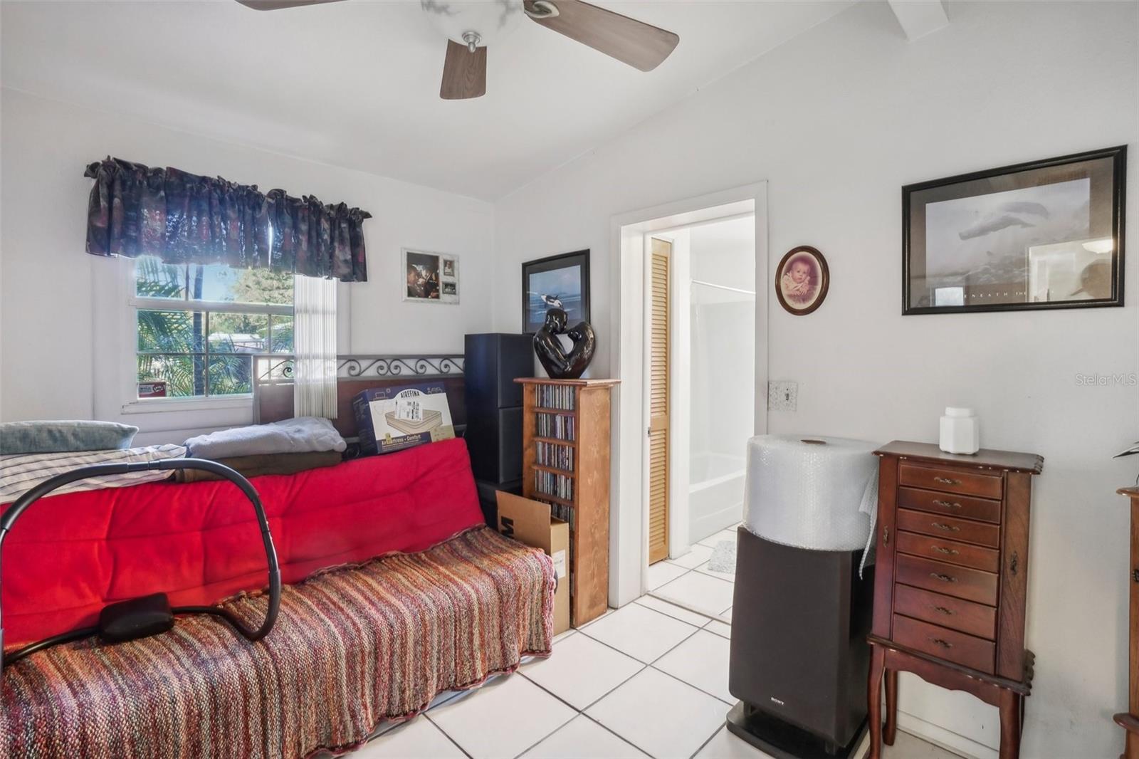 Image 16 of 43 For 401 Davison Avenue Ne