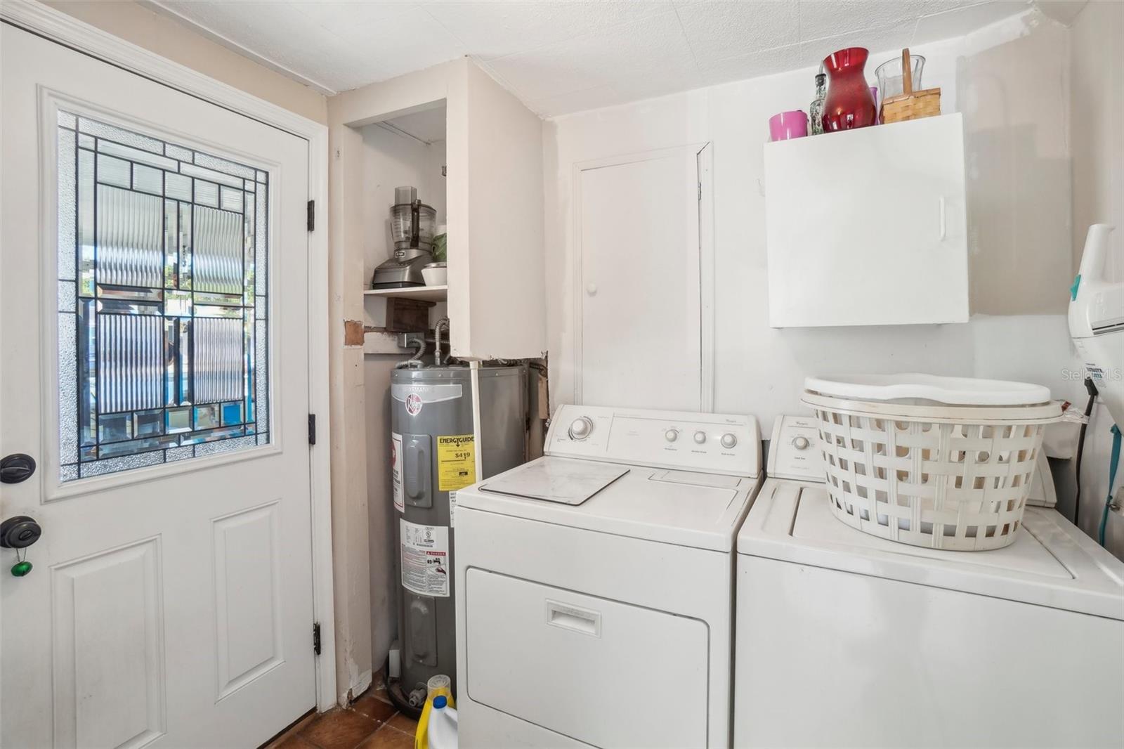 Image 21 of 43 For 401 Davison Avenue Ne