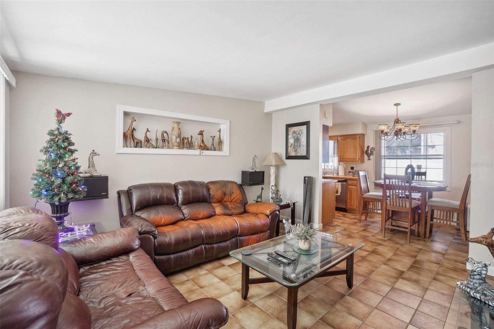 Image 4 of 43 For 401 Davison Avenue Ne