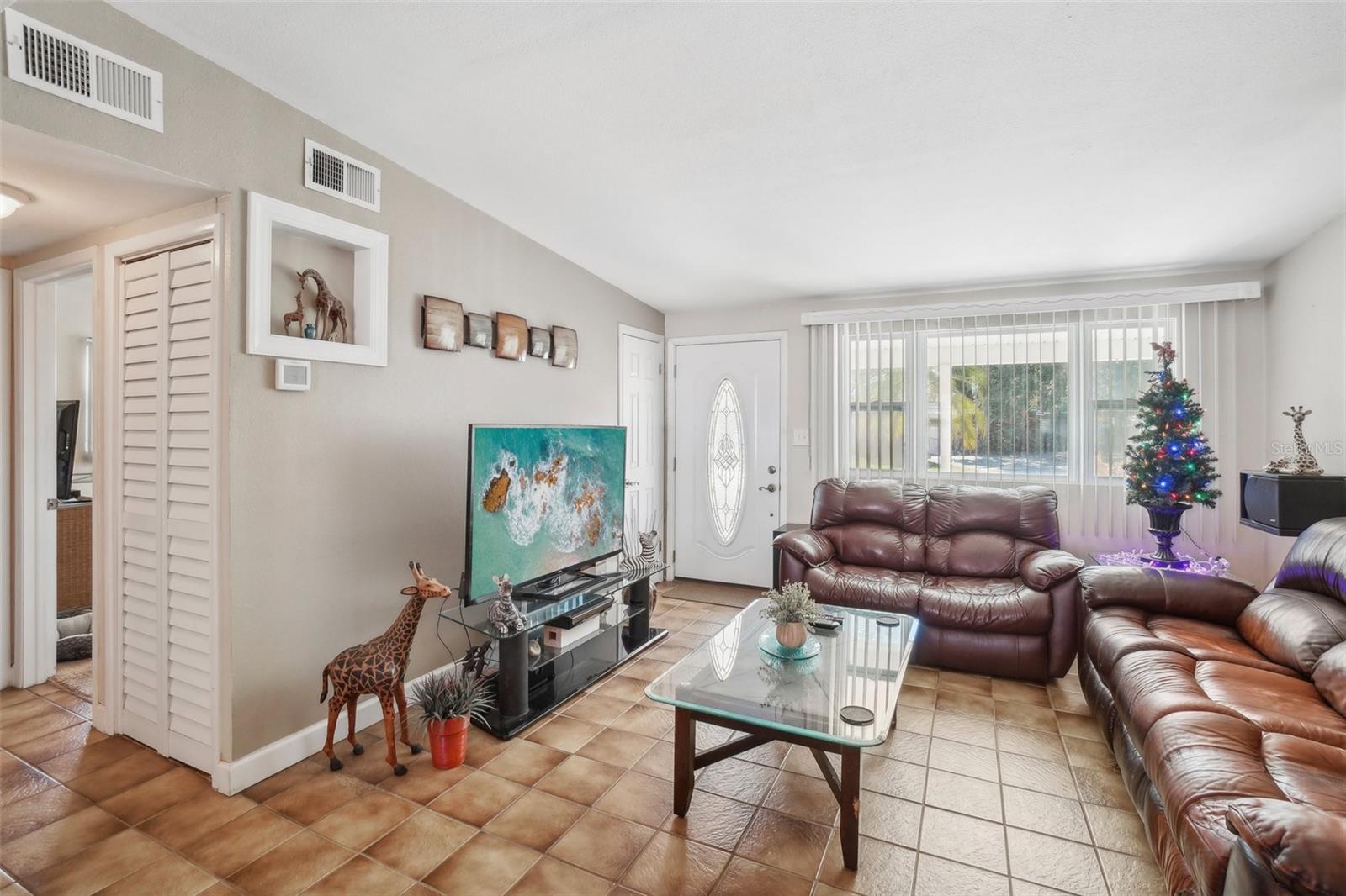 Image 6 of 43 For 401 Davison Avenue Ne