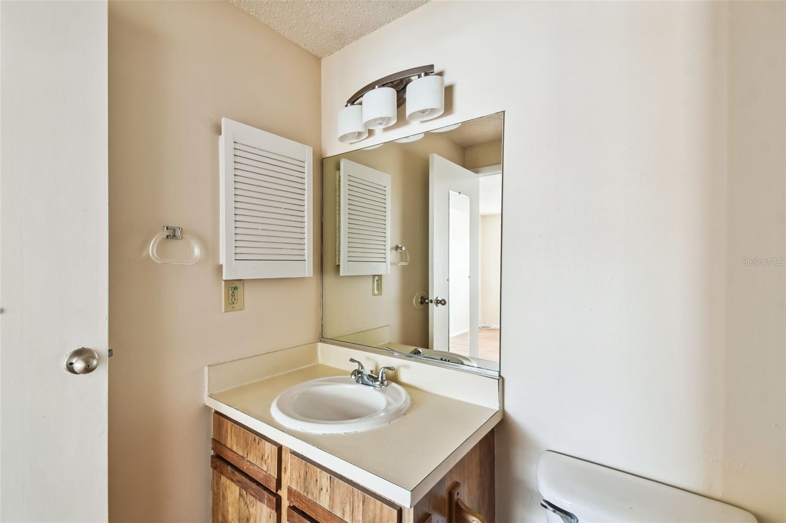 Listing photo id 22 for 129 Camphor Circle F