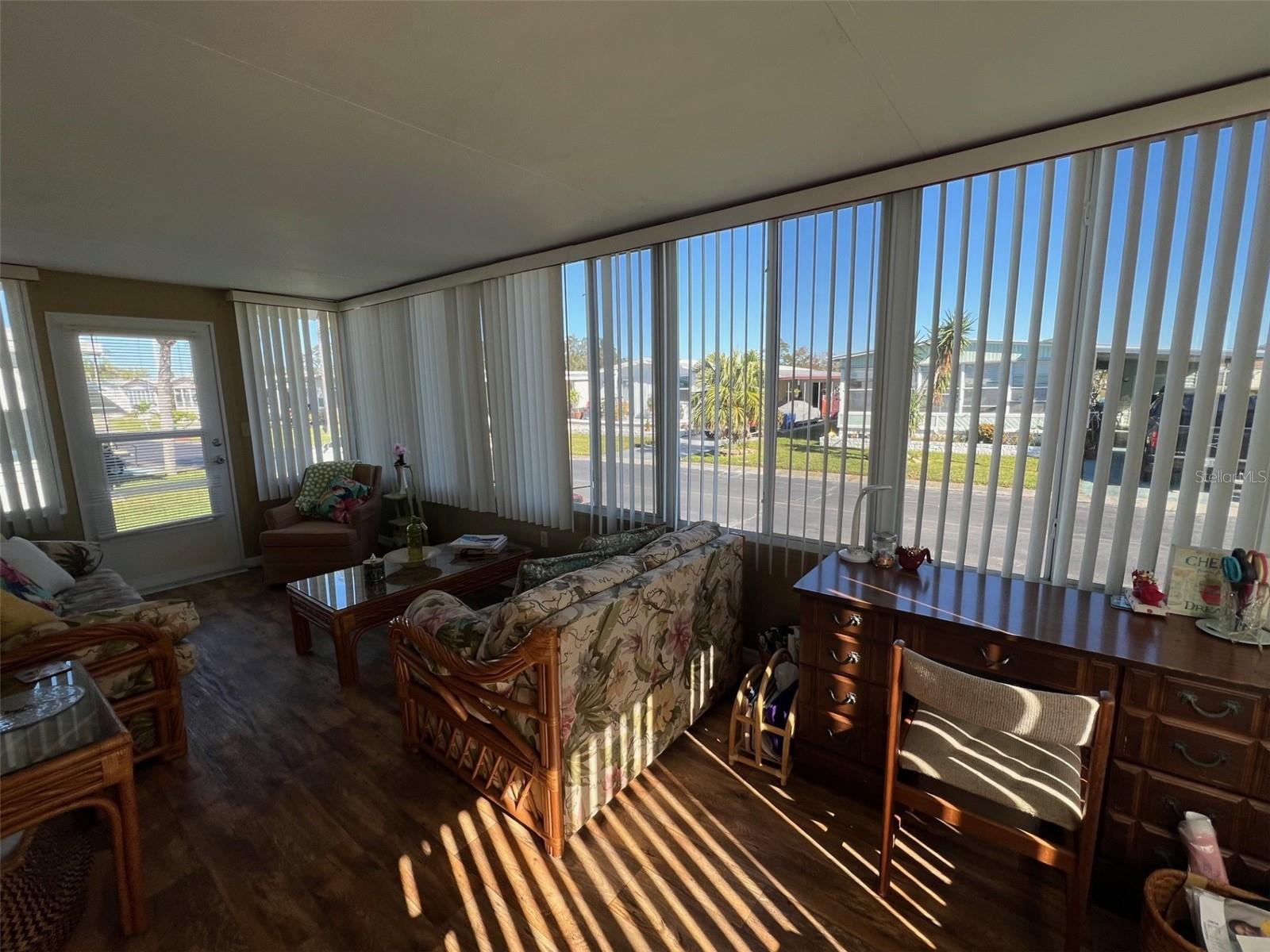 Image 18 of 34 For 13225 101st Street 425