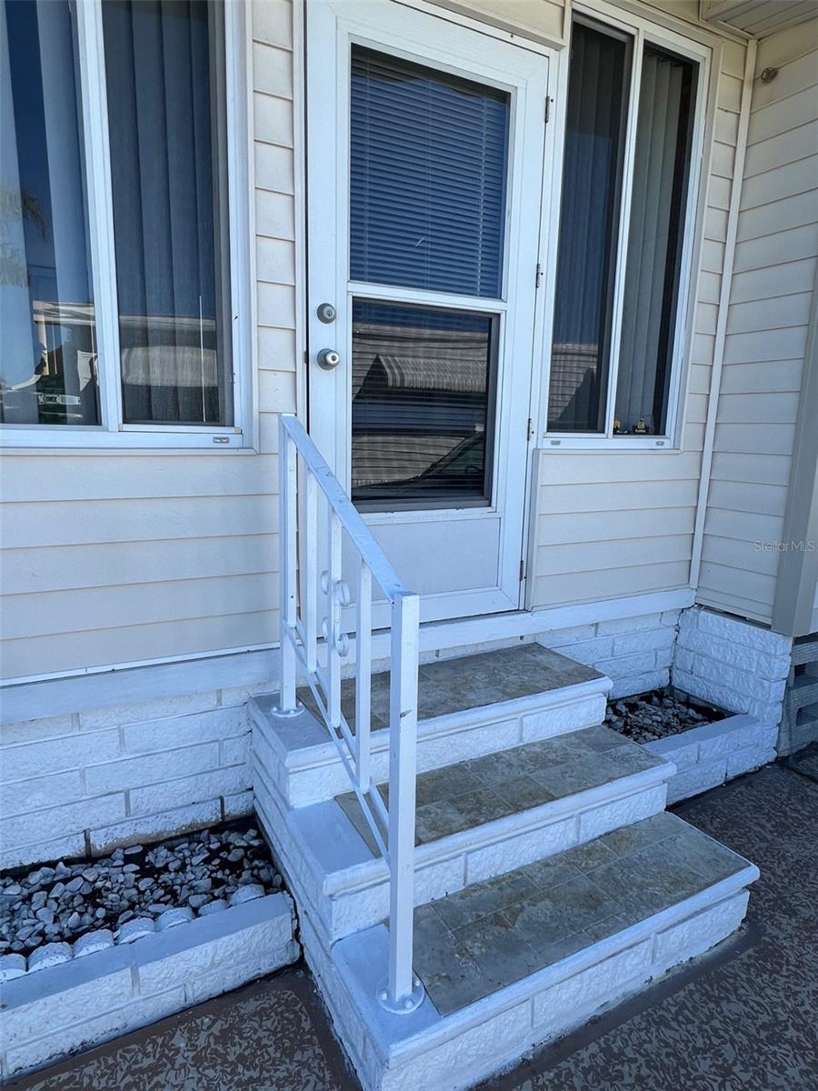Image 4 of 34 For 13225 101st Street 425