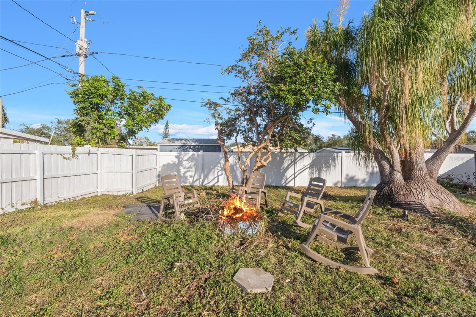 Listing photo id 20 for 3637 63rd Street N