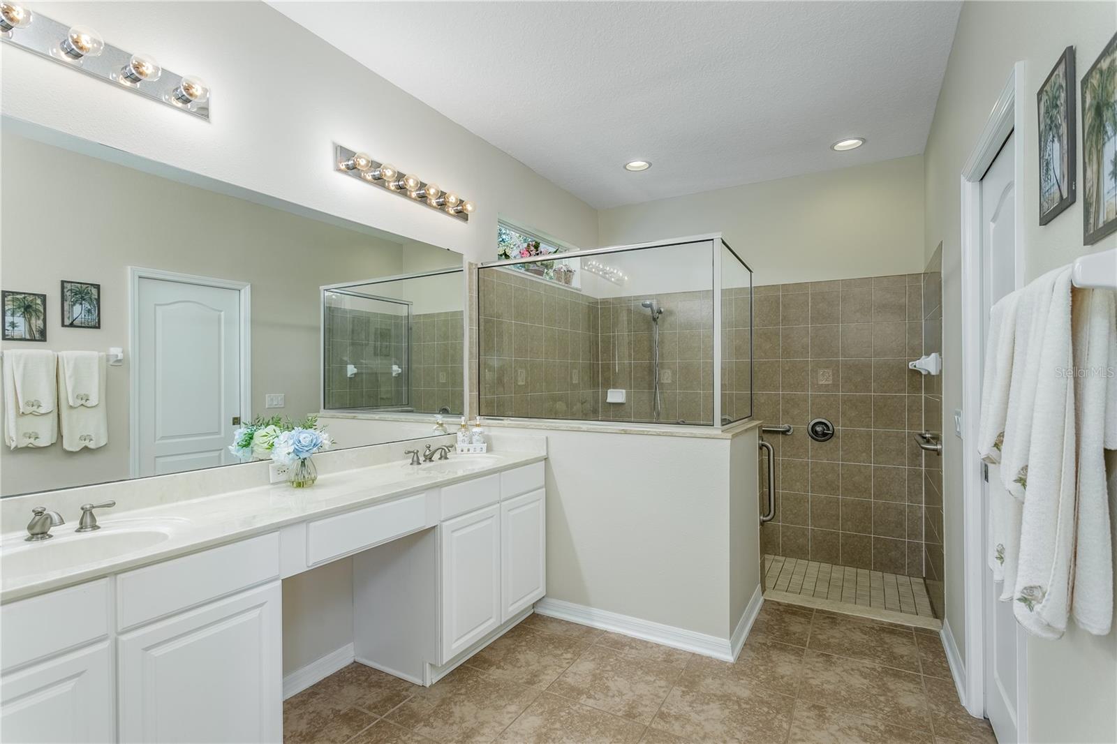 Listing photo id 16 for 7815 Blue Spring Drive