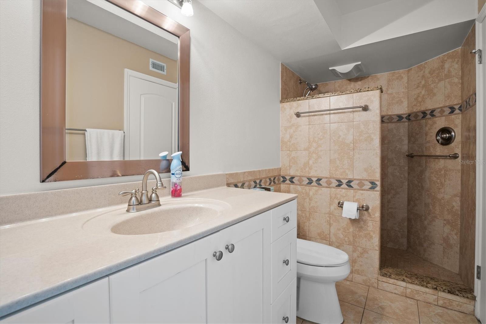 Listing photo id 13 for 6021 Bahia Del Mar Circle 333