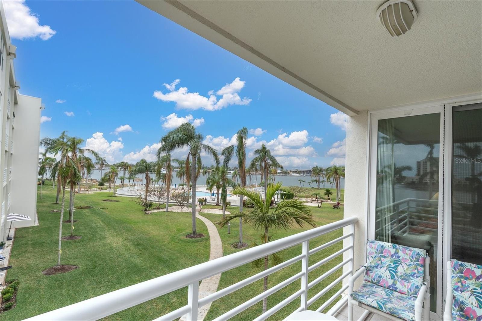 Listing photo id 15 for 6021 Bahia Del Mar Circle 333