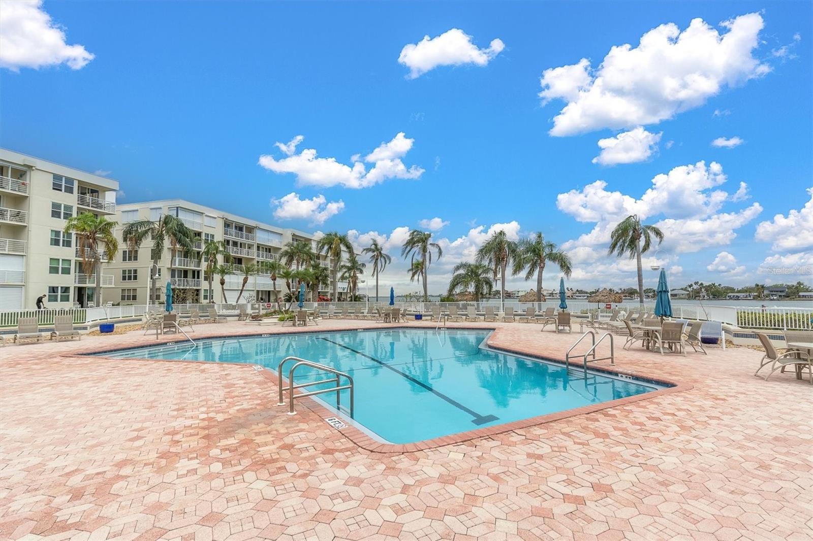 Listing photo id 16 for 6021 Bahia Del Mar Circle 333