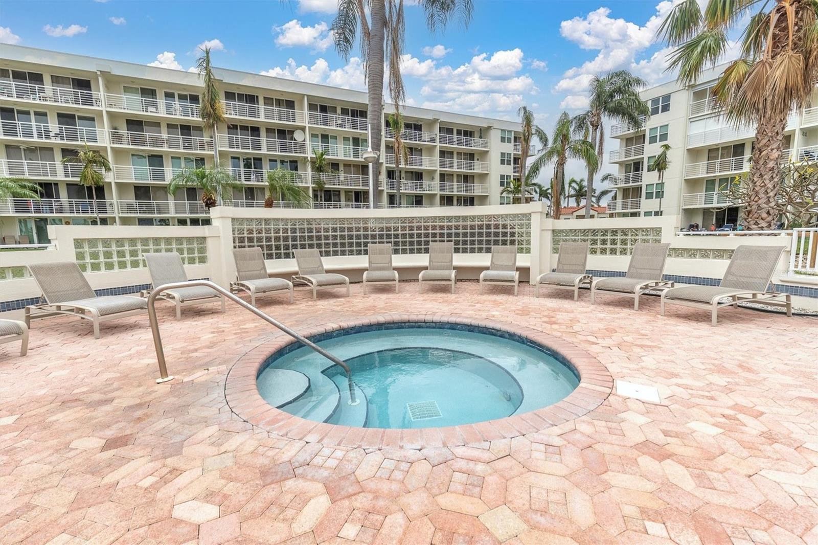 Listing photo id 17 for 6021 Bahia Del Mar Circle 333