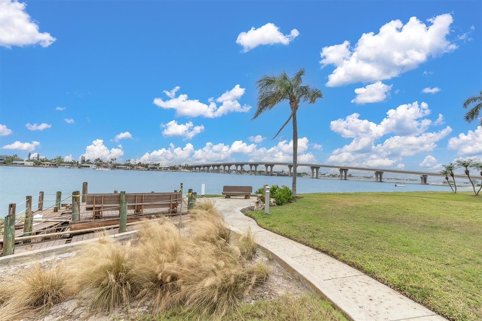 Listing photo id 18 for 6021 Bahia Del Mar Circle 333