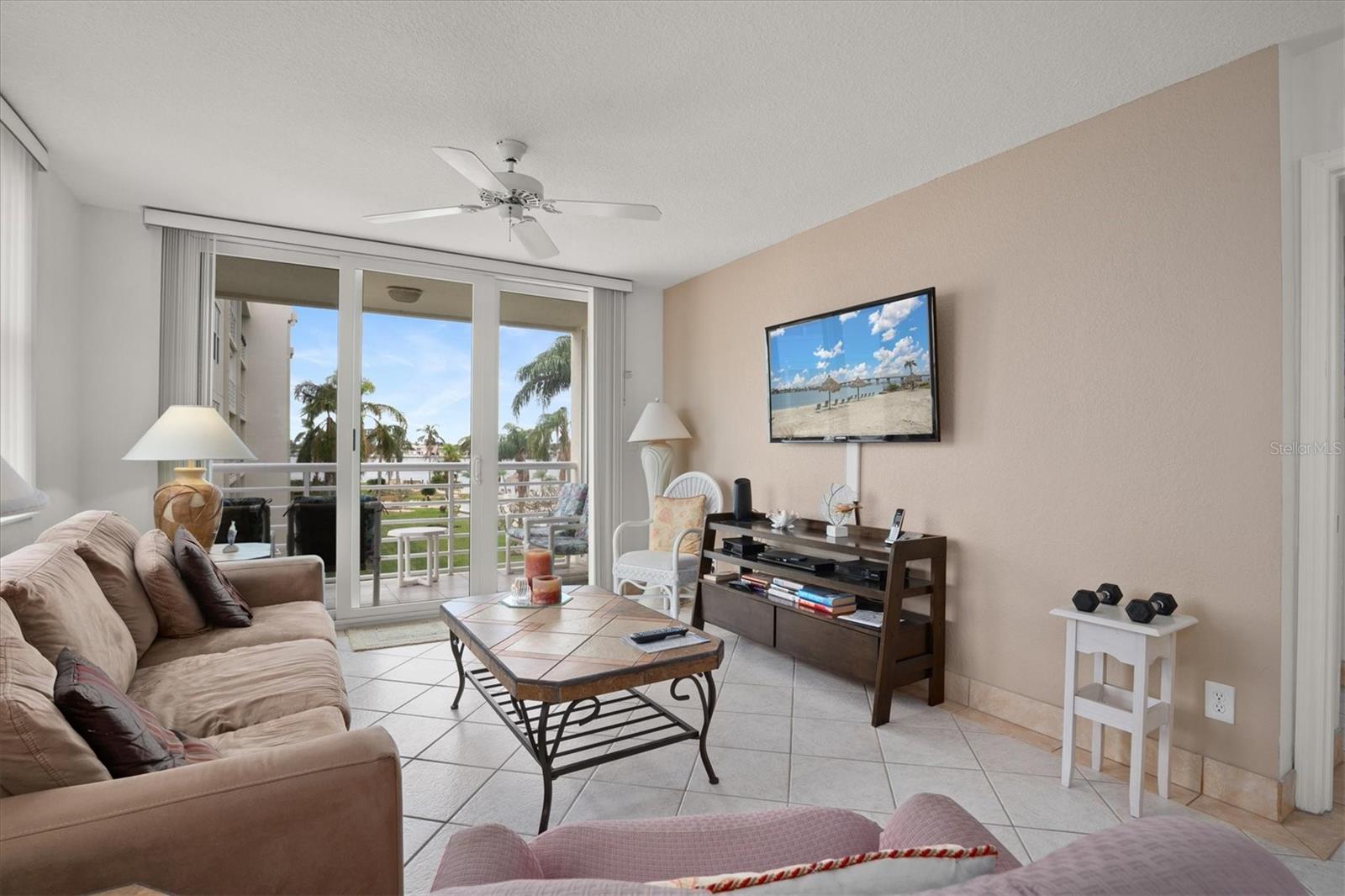 Listing photo id 2 for 6021 Bahia Del Mar Circle 333