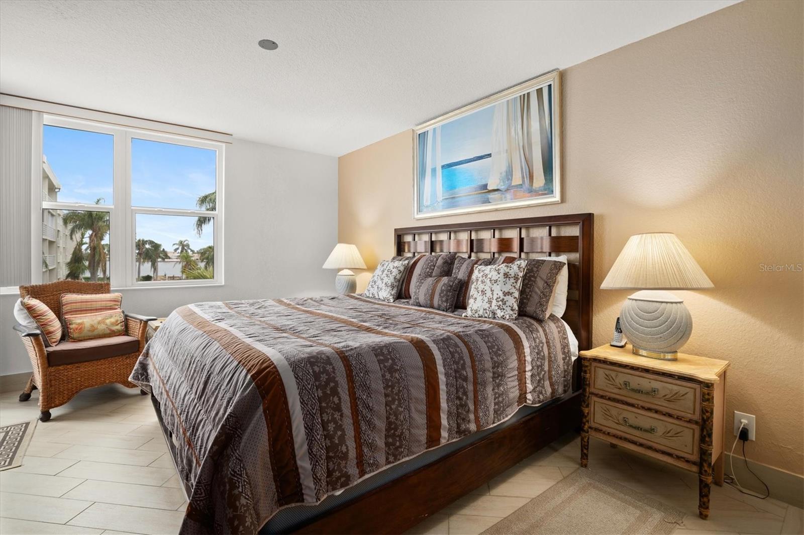 Listing photo id 7 for 6021 Bahia Del Mar Circle 333