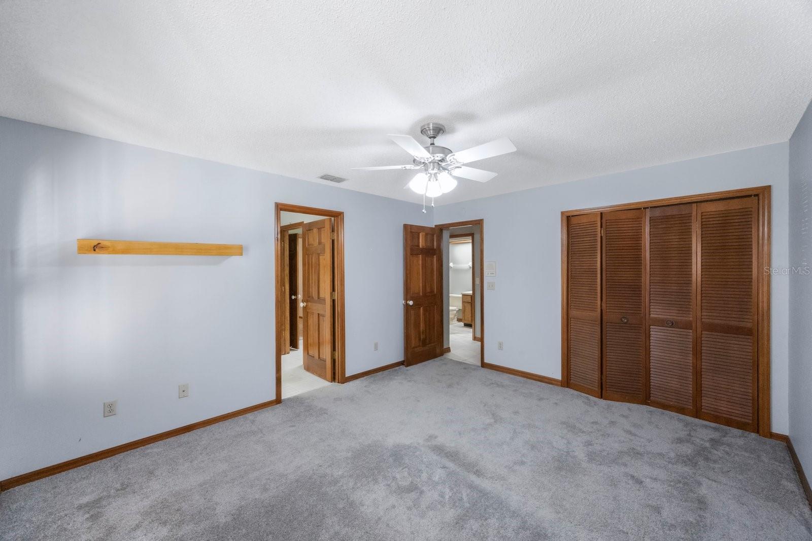 Listing photo id 43 for 16124 Vanderbilt Drive