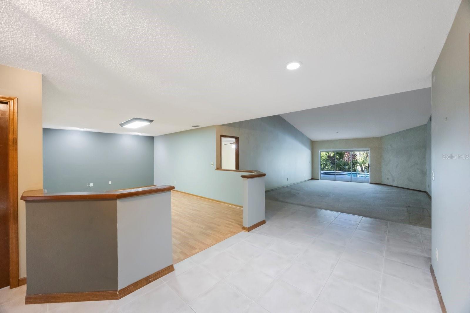 Listing photo id 7 for 16124 Vanderbilt Drive